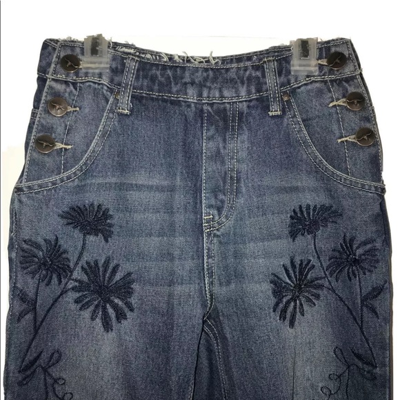 High rise side button embroidered mom jeans. - Picture 3 of 7